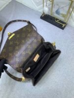 Louis Vuitton Messenger Bag Brown
