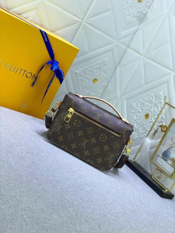Louis Vuitton Messenger Bag Brown