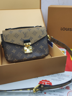 Louis Vuitton Messenger Bag Khaki