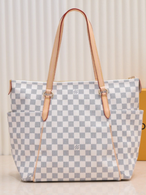 Louis Vuitton M56689 Handbag
