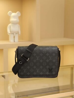 Louis Vuitton Messenger Bag