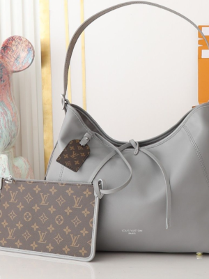 Louis Vuitton M25143 Handbag