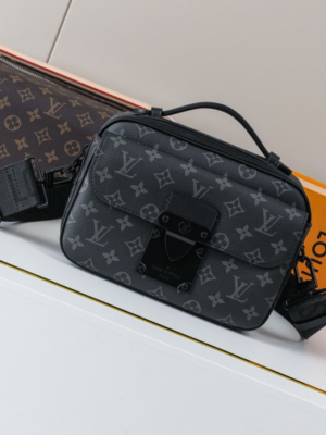 Louis Vuitton Messenger Bag
