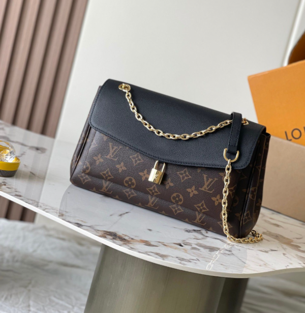 Louis Vuitton M26285 Handbag